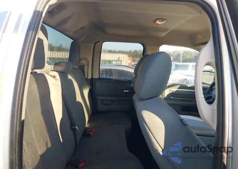 2018 Ram 1500 Slt 4X2 6'4 Box z USA, uszkodzony, nr VIN 1C6RR6GG3JS303919